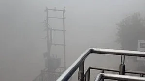 Delhi residents now find themselves grappling with a thick blanket of smog (photo: IANS)