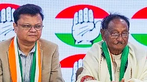 Giridhar Gamang (right) at the press conference to announce his rejoining