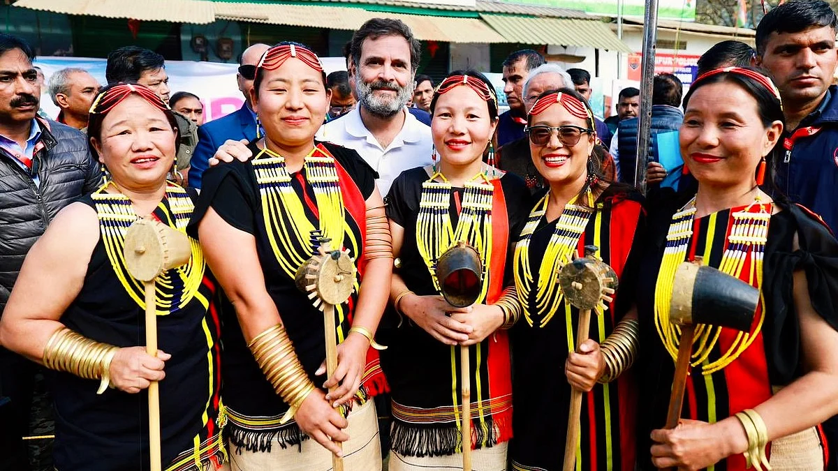 Rahul Gandhi poses with supporters in Nagaland (photo: @INCIndia/X)