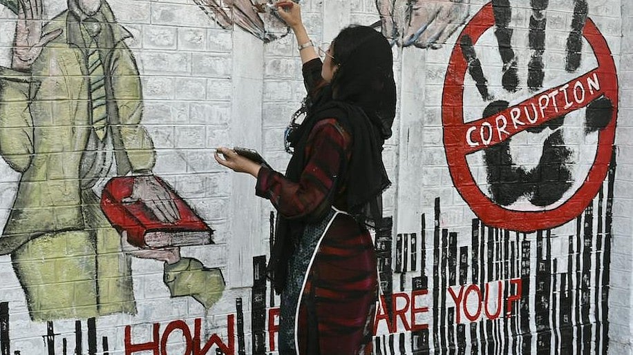 Representative image of an anti-corruption mural being painted on a wall by a woman (photo: @anticorruption/X)