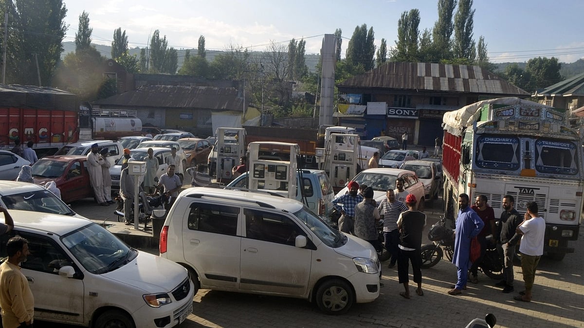 Truck drivers' protest: Long queues at petrol pumps in Mumbai, Nagpur amid fuel shortage fear