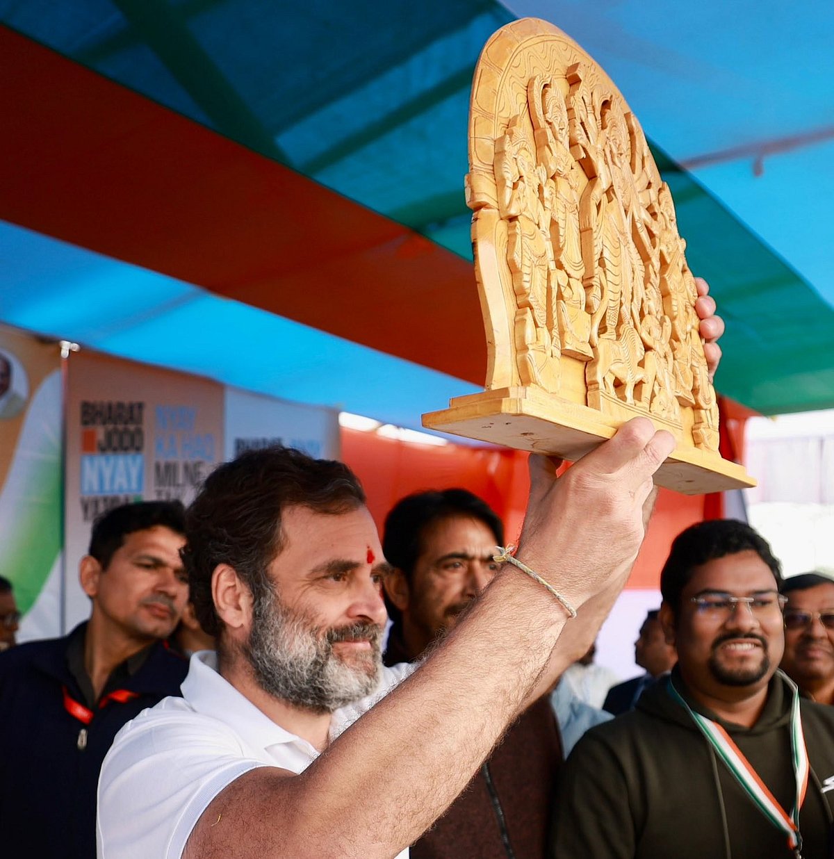 RaGa with Durga: Rahul Gandhi was greeted with a carving of arguably Bengal's most iconic goddess as he entered the state on 25 January 2024, his first visit in 3 years (photo courtesy @bharatjodo/X)