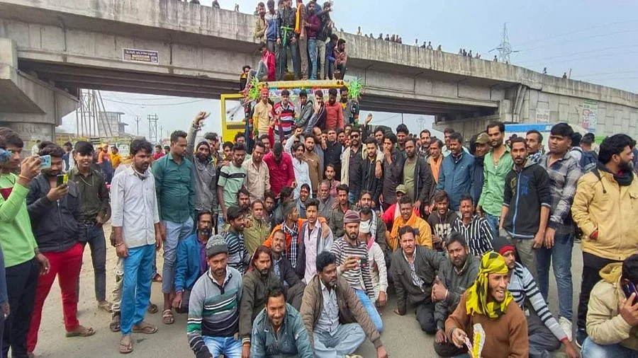 Thousands of truckers have been protesting against the new Motor Vehicles Act, causing major disruptions on highways. (photo: @amsoz/X)