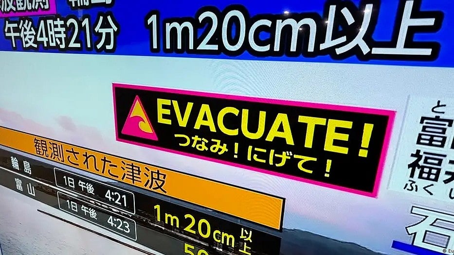 Broadcasters switched to special programming and made urgent calls for affected residents to leave for higher ground (photo: DW)