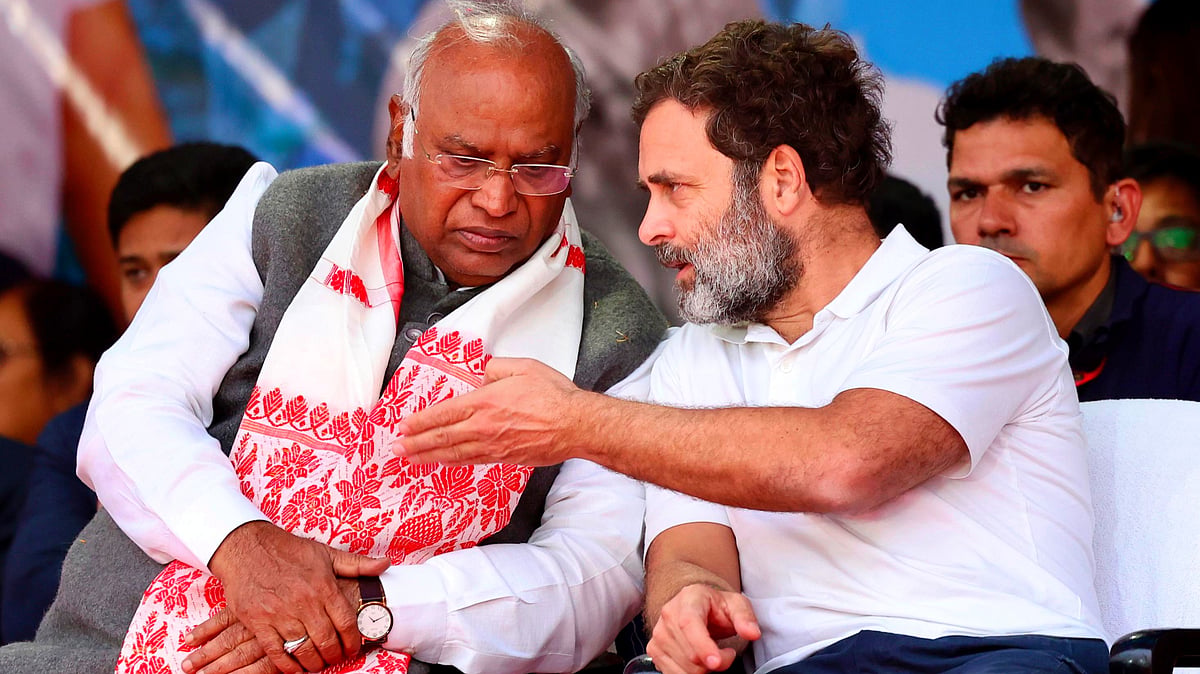 Mallikarjun Kharge (left) and Rahul Gandhi both used the hashtag 'Samvidhan bachao, BJP hatao' on X