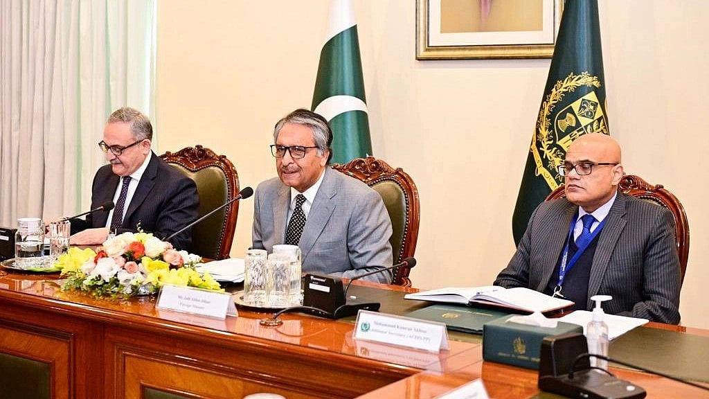 "No country in the region should tread this perilous path," said Pakistan's foreign minister Jalil Abbas Jilani (pictured middle) in in a telephonic conversation with his Iranian counterpart (photo: @JalilJilani/X)