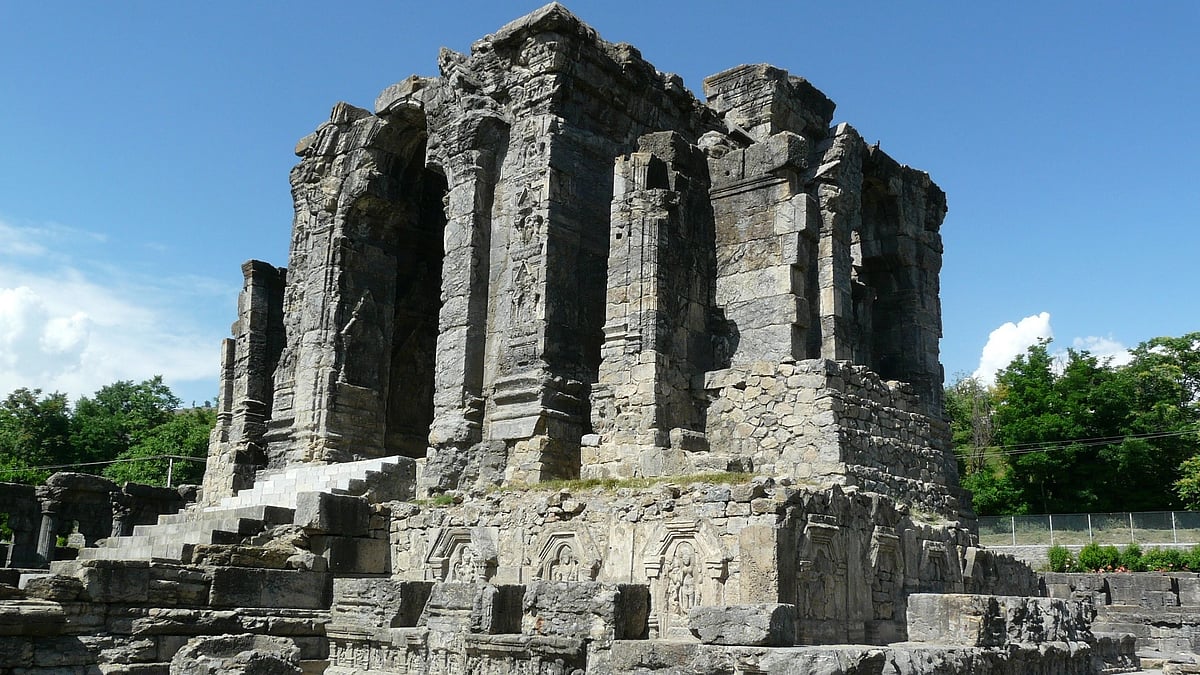 The imposing ruins of the protected Martand sun temple (photo: Wikipedia)