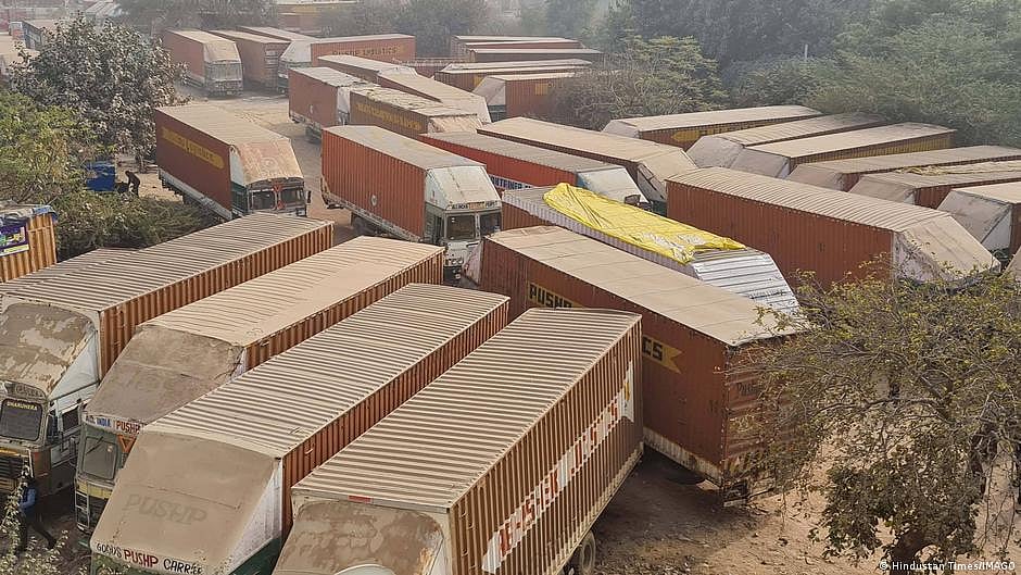 Parts of India are seeing fuel shortages amid a strike by truckers' associations. (photo: DW)