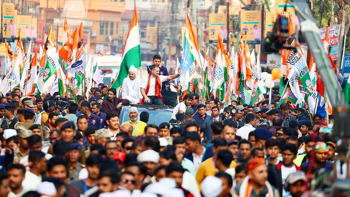 Rahul Gandhi in the open-hood vehicle in Siliguri (photo: @bharatjodo/X)