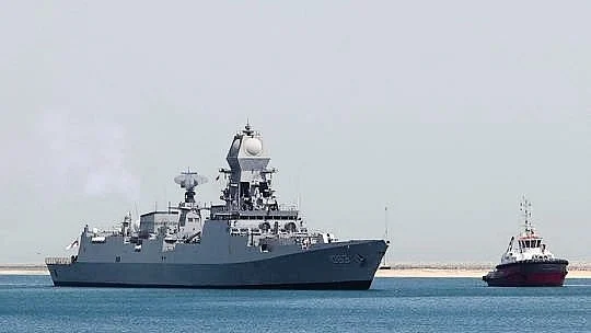 The Indian Navy has deployed warships to Yemen’s coast amid Red Sea conflict (photo: @CaptCoronado/X)