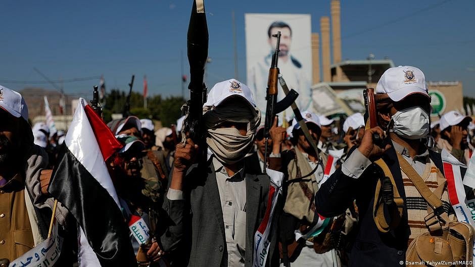 The US and UK said they launched attacks at Houthi targets to ensure freedom of navigation in the Red Sea. (photo: DW)