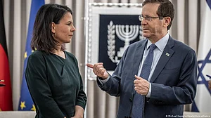German Foreign Minister Annalena Baerbock met with President Isaac Herzog during a visit to Israel. (photo: DW)