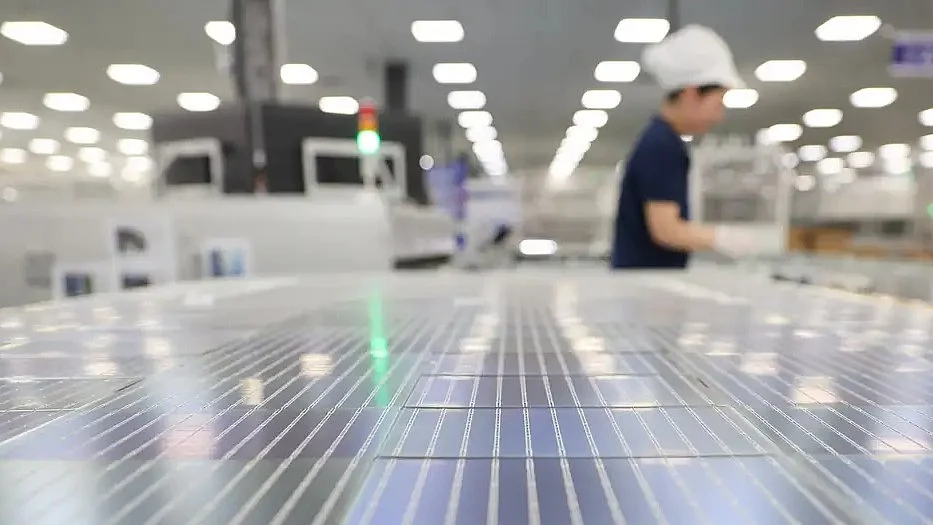 China's large-scale manufacturing and resulting supply-chain benefits make it a solar champion (photo: DW)