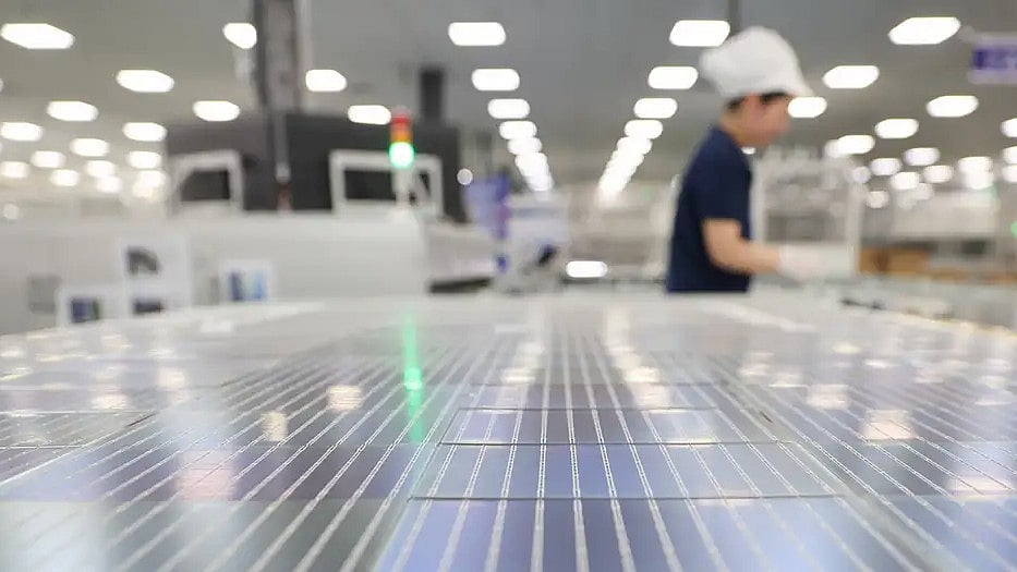 China's large-scale manufacturing and resulting supply-chain benefits make it a solar champion (photo: DW)