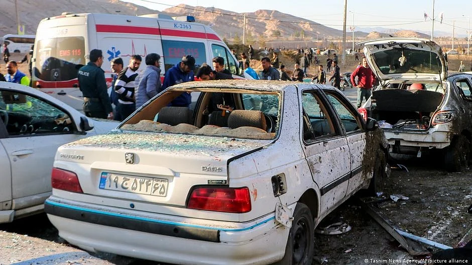 Blasts in Iran killed over a 100 of the several hundreds gathered to mark the anniversary of slaim general Qassem Soleimani's death (photo: Tasnim News Agency/AP/picture alliance via DW)