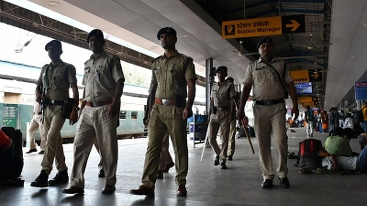 Operation "Rail Suraksha" tackled theft cases, resulting in the recovery of stolen railway property worth Rs 12.48 crore and 12,099 offenders' arrests. (representative image) (photo: National Herald archives)