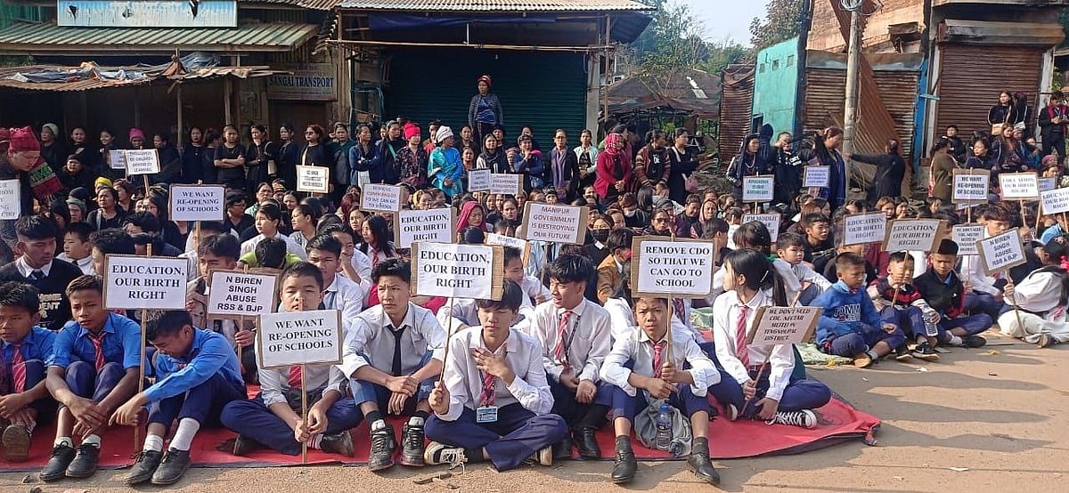 Manipur: School students in Moreh sit-in, demand regular classes 
