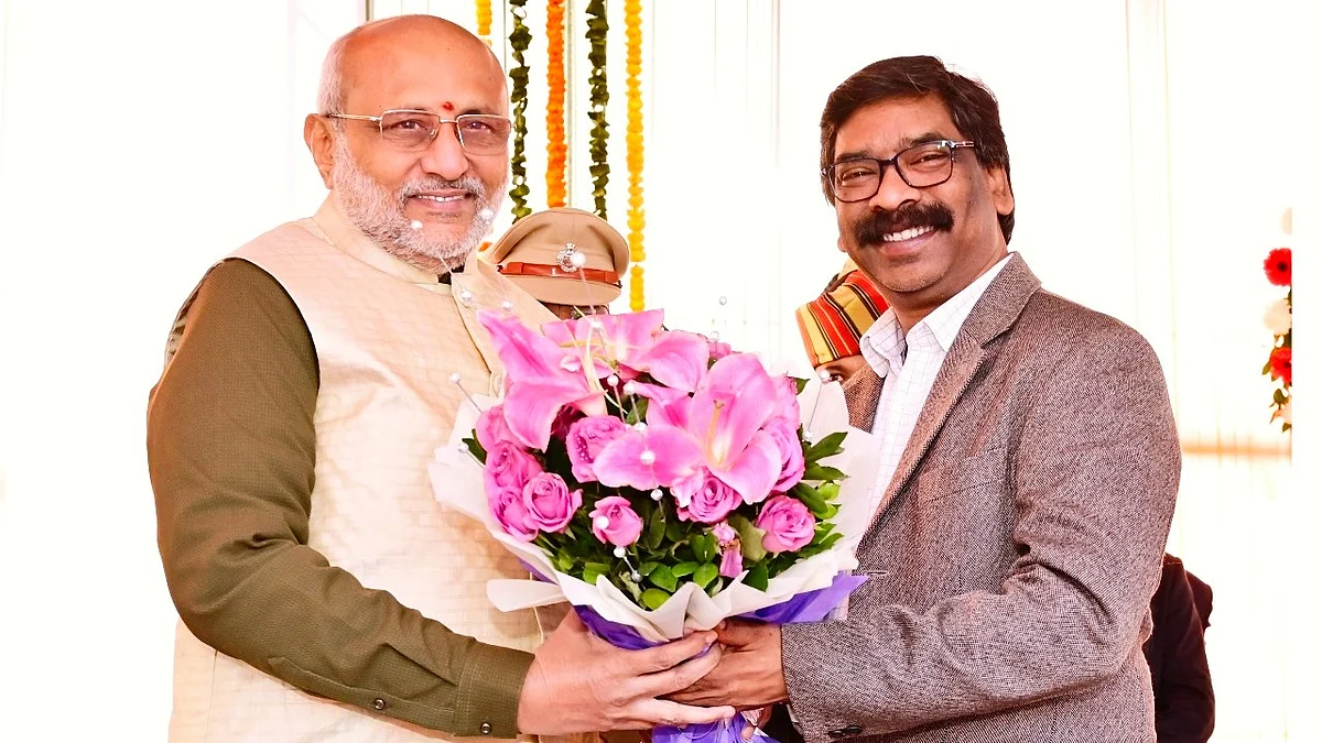 Hemant Soren (right) with Jharkhand governor C.P. Radhakrishnan (photo: @JharkhandCMO/X)