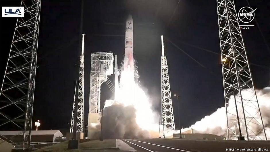 Critical fuel loss derails US first moon landing in 50 years