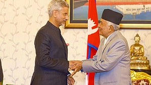 India announces NPR 1,000 crore aid to Nepal for post-quake reconstruction