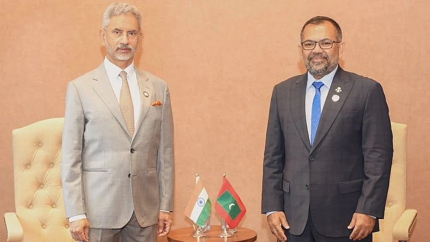 The meeting between EAM S Jaishankar (pictured left) & his Maldivian counterpart Moosa Zameer (pictured right) took place on the sidelines of a ministerial meeting of the Non-Aligned Movement (NAM) in the Ugandan capital. (photo: @DrSJaishankar/X)