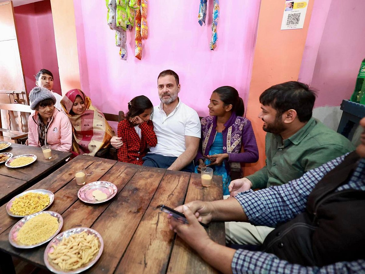 Gandhi sits down to chai and namkeen with locals at a dhaba. It's been a bitterly cold winter this year in Bihar (photo courtesy @bharatjodo/X)