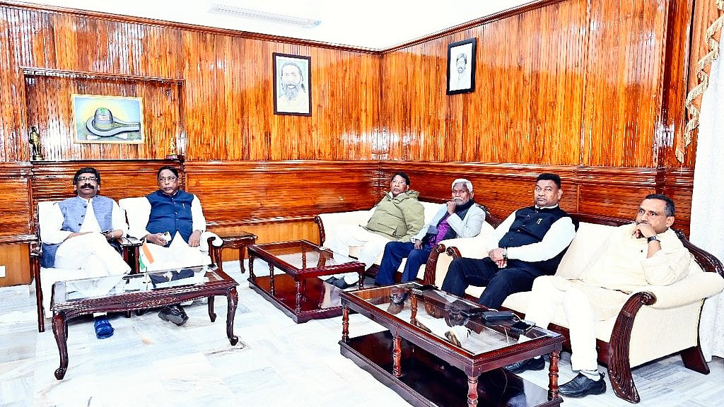 Hemant Soren (far left) at a meeting of JMM legislators on 30 January in Ranchi (photo: @JharkhandCMO/X)