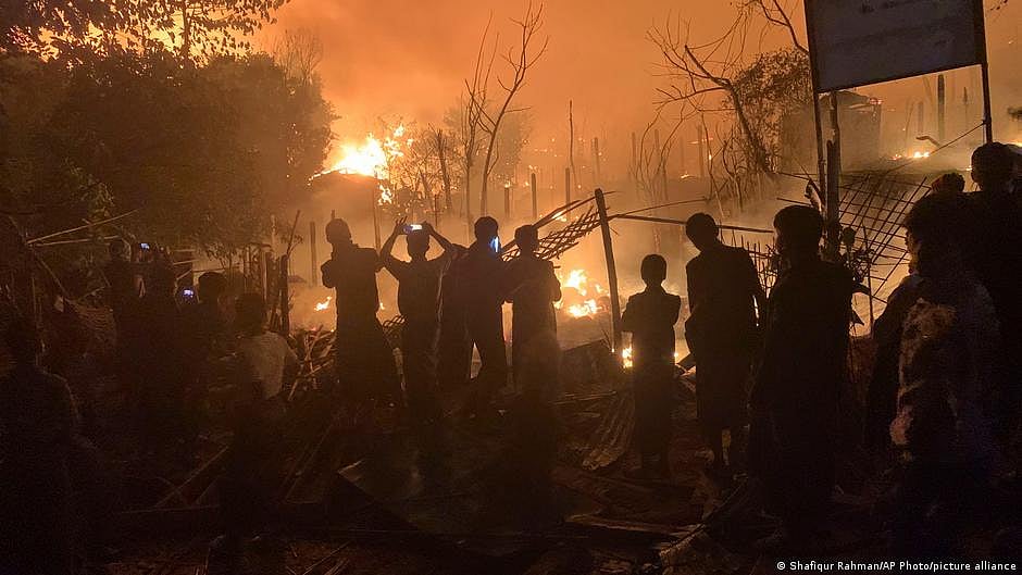Bangladesh: Thousands of Rohingya refugees homeless after fire at camp
