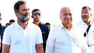 Sushil Kumar Shinde (right) with Rahul Gandhi
