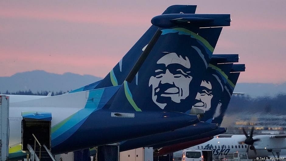 US FAA allows Boeing 737 MAX flights, bans further production