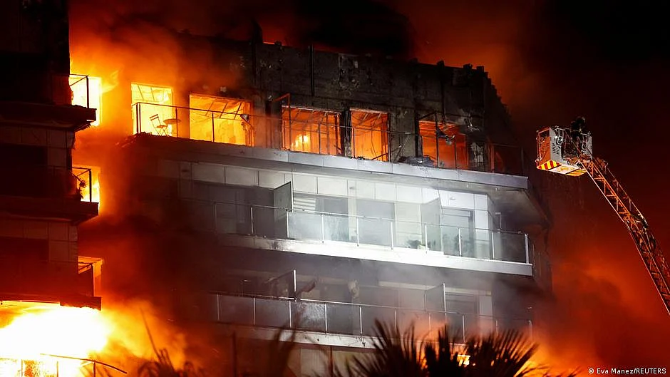 Fire service officials, along with 13 fire service units, worked to rescue 75 people, including at 22 who got injured.  (representative image) (photo: National Herald archives)