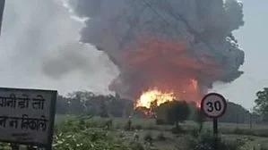 Fire breaks out at a firecracker factory in Harda district of Madhya Pradesh on 6 February (photo: IANS)