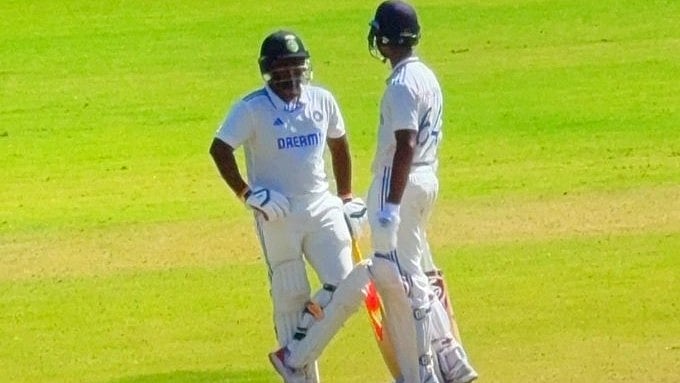 The Mumbai pair have a chat 