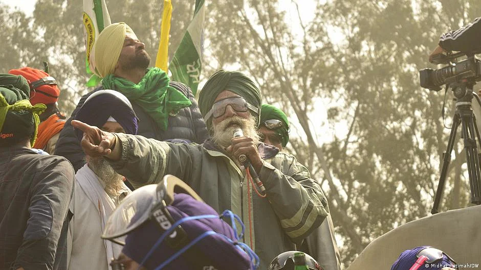 Farmers have accused the police of shooting pellets at protesters. (photo: DW)