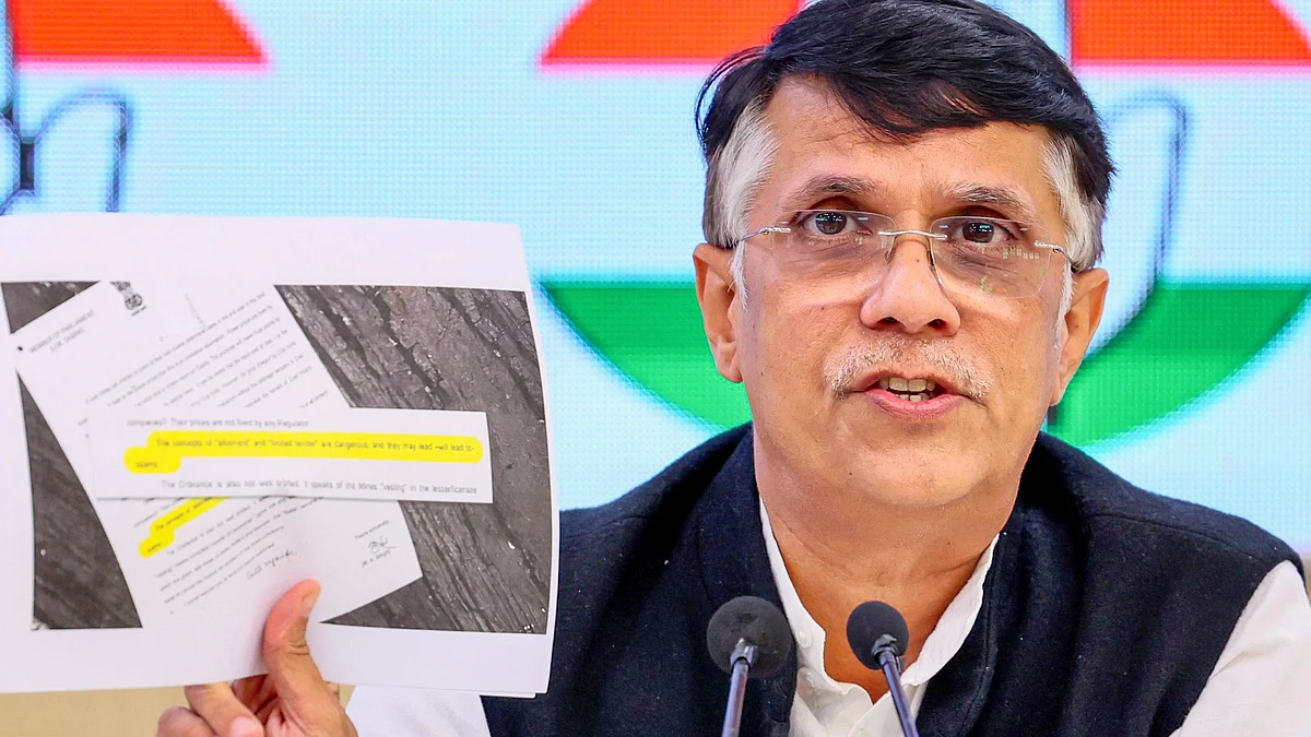 Pawan Khera at the press conference (photo: AICC)