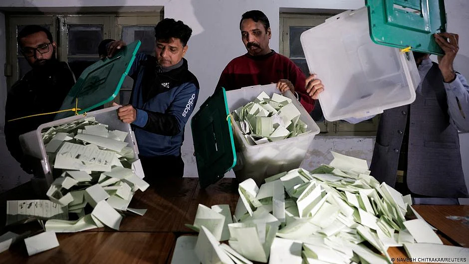 On February 8, voting took place in Pakistan amidst violence and allegations of rigging (photo: DW)