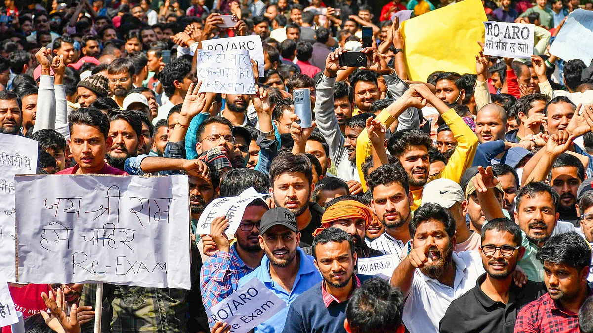 File photo of aspirants at a protest over exam paper leak allegations in front of the UPPSC office in Prayagraj