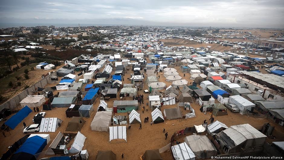 A makeshift refugee camp in Gaza (photo: DW)
