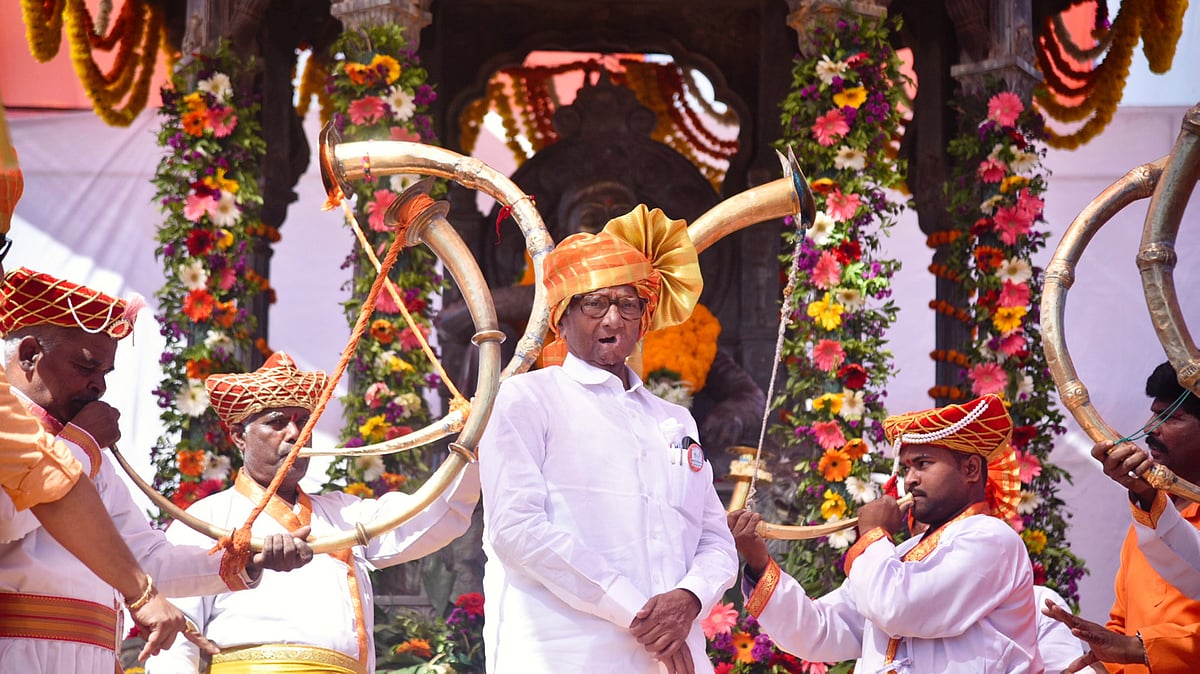 Sharad Pawar at Raigad fort (photo: PTI)