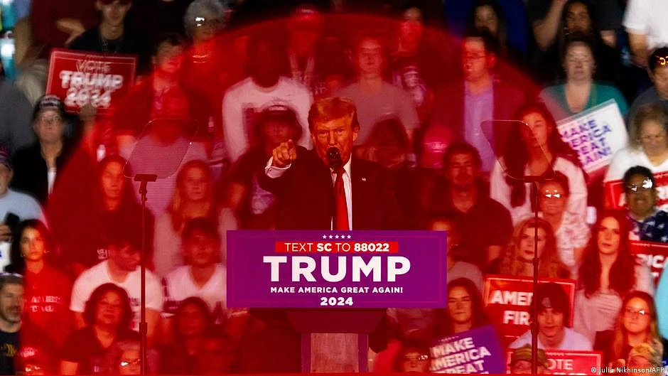 Former US president Donald Trump during a speech as part of his 2024 election campaign to 'Make America Great Again!' (photo: DW)