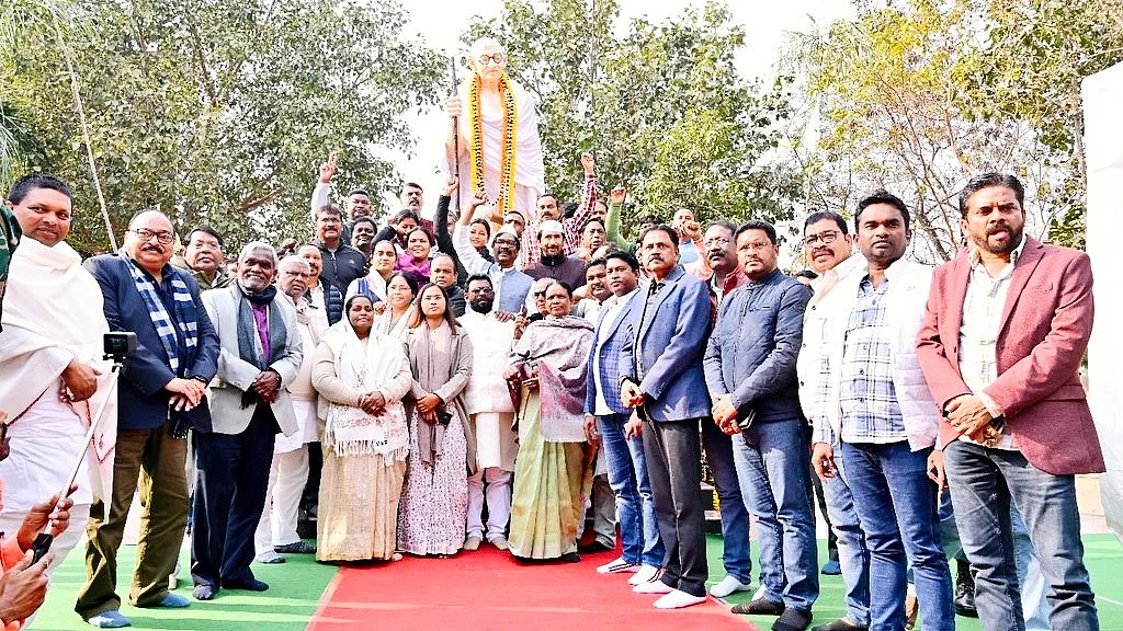 A gathering of JMM workers and ministers on 30 Jan (photo: @HemantSorenJMM/X)