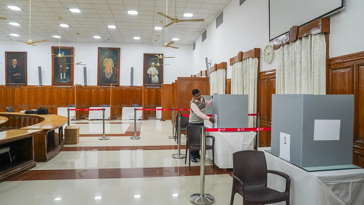 Independent MLA from Hamipur Ashish was the first to cast his vote in Himachal Pradesh.(representative image) (photo: PTI)
