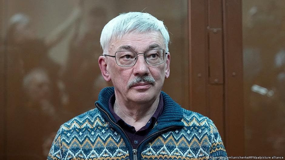 Russian human rights activist Oleg Orlov has been sentenced to two and a half years in prison. (photo: DW)