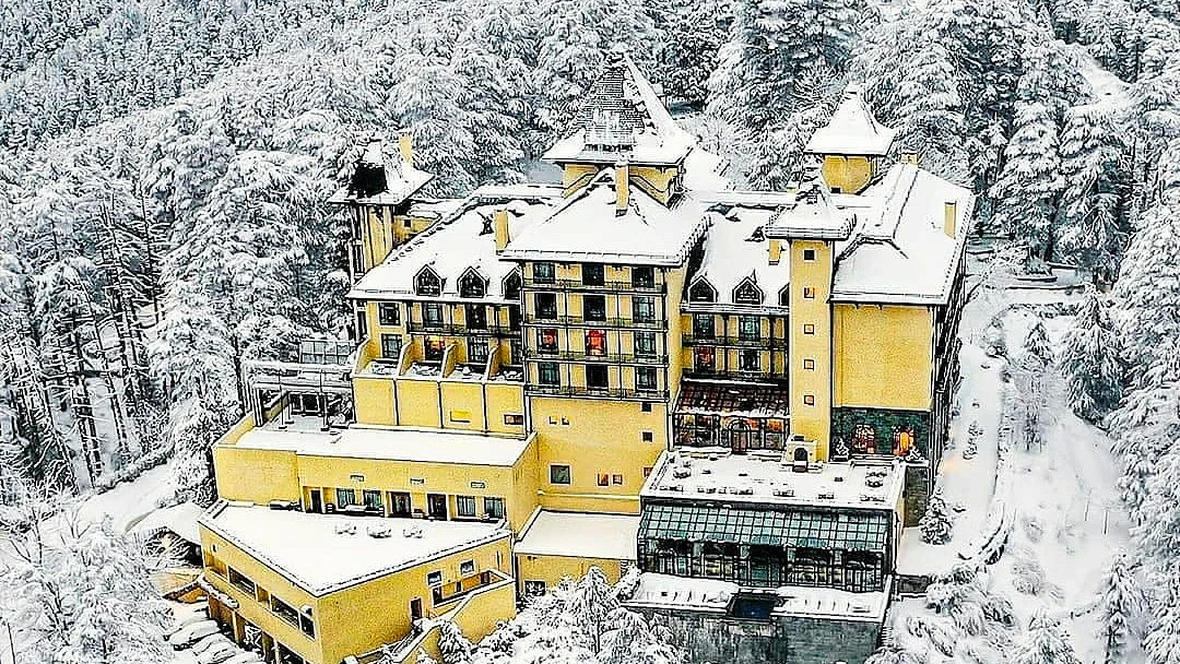 Wildflower Hall resort (photo: Tales Of Shimla/Facebook)
