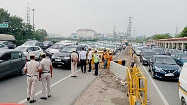 Vehicles line up at the Gurugram border (photo: IANS)