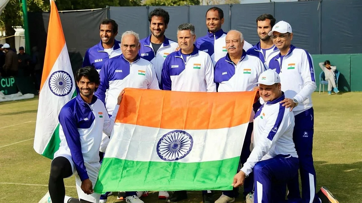 Captain Zeeshan Ali with the team and officials after the clean sweep over Pakistan on Sunday (photo:  AITA)