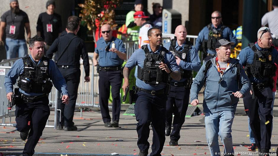 US Super Bowl parade shooting: 1 dead, more than 20 injured