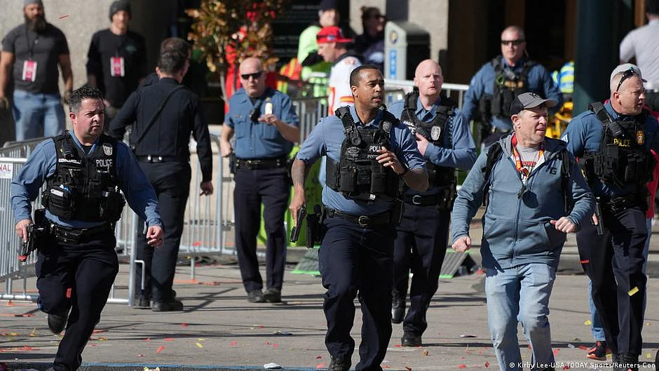 Police said a few hours after the shooting that they'd counted 22 individuals with gunshot wounds and had detained three people. (photo: DW)