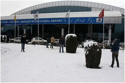 Snowfall in Kashmir valley disrupts flight operations