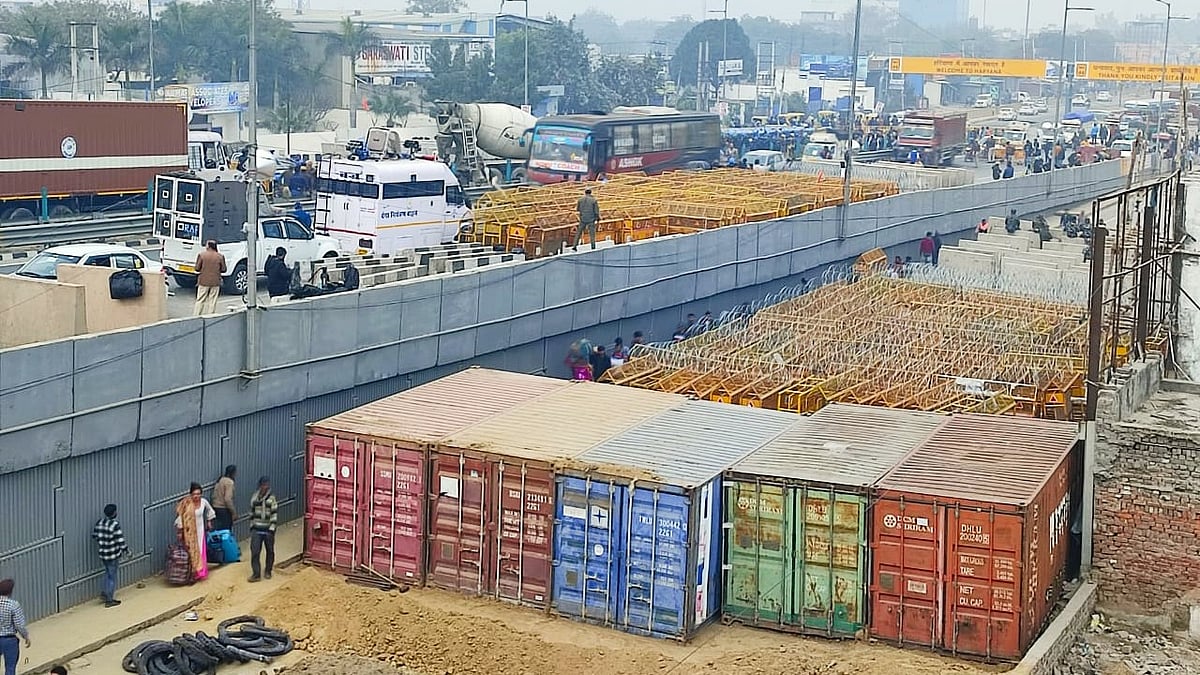 Fortified Delhi border in view of the Delhi Chalo march (photo: Vipin/National Herald)
